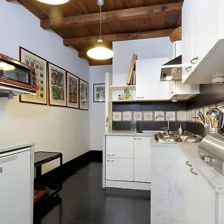 Romac Leone Apartment